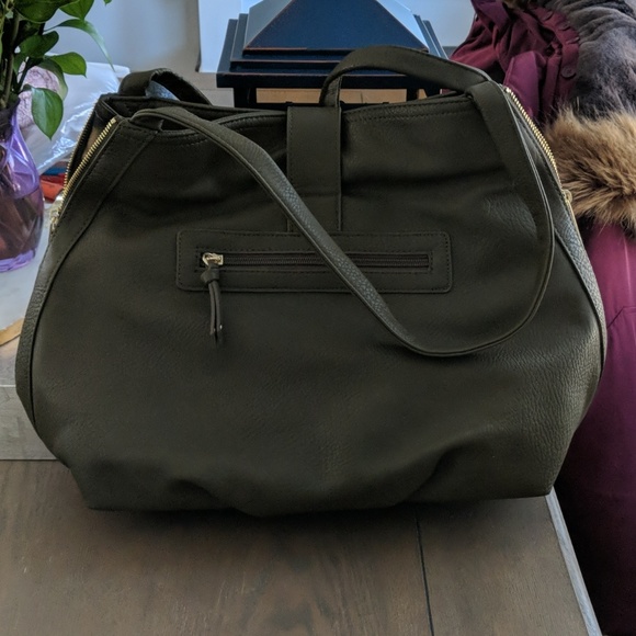 Olivia and Joy - Picture 2 of 3